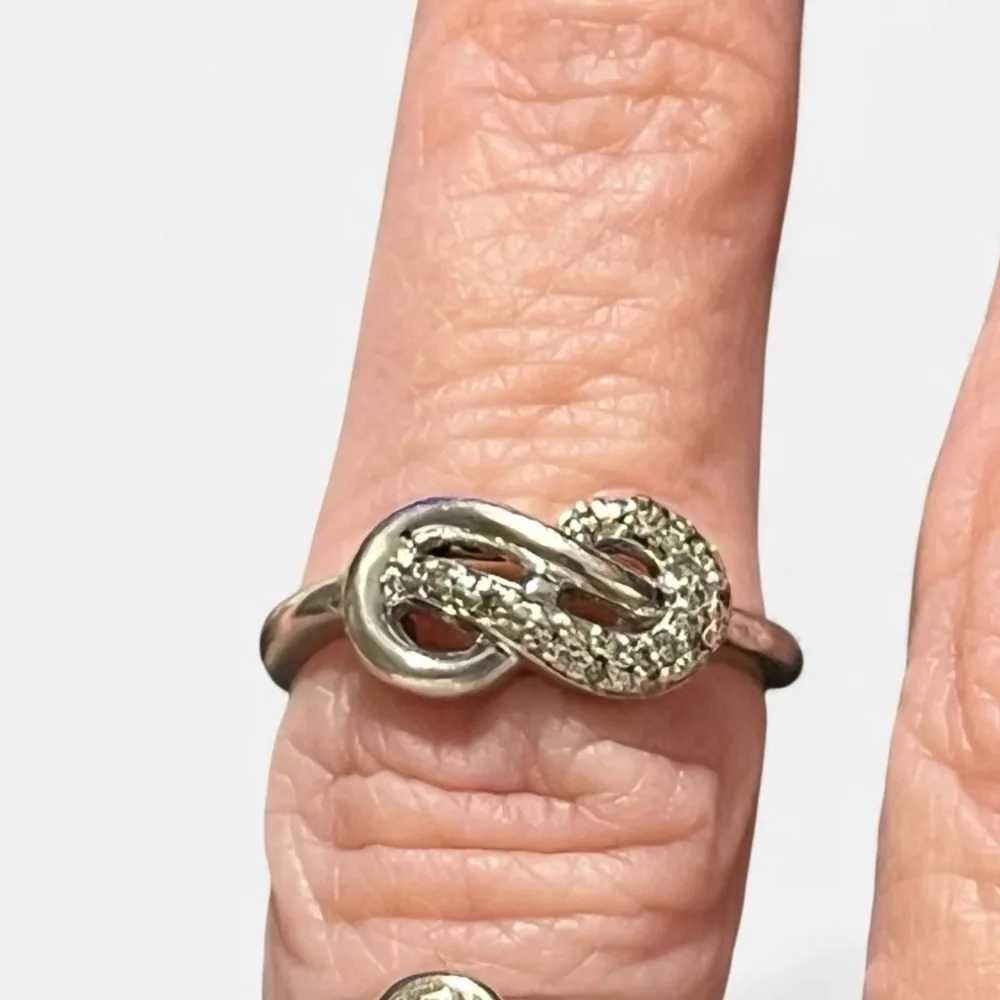 Beautiful 925 Silver and Diamond Infinity Knot Ring SIZE 6 3/4